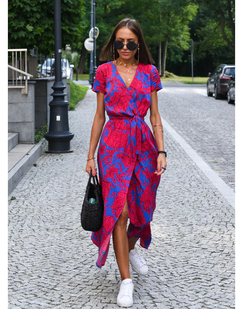 Sleeveless maxi dress with round neck and all-over pattern