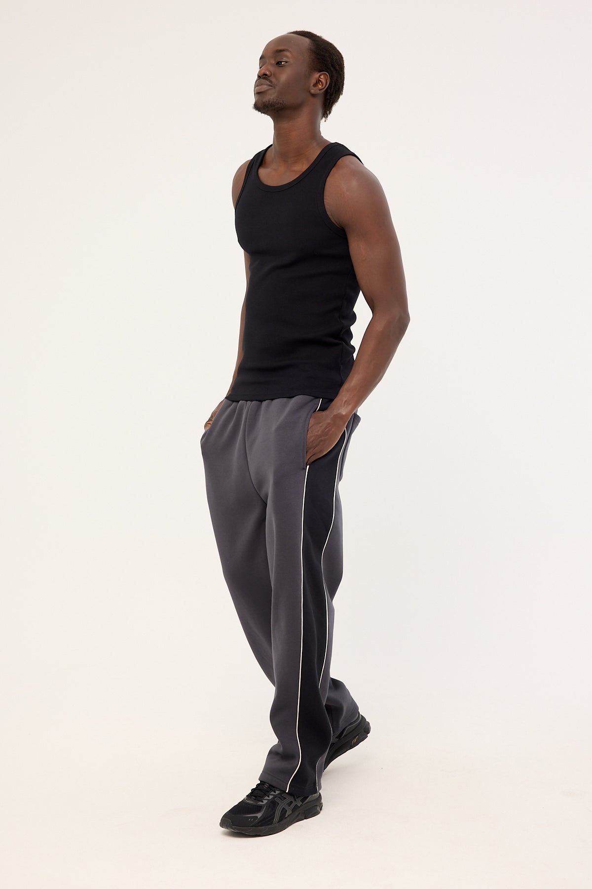 Common Need Gallery Panel Sweatpant Washed Black
