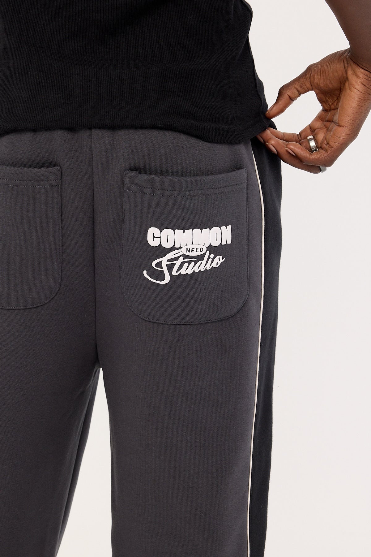 Common Need Gallery Panel Sweatpant Washed Black