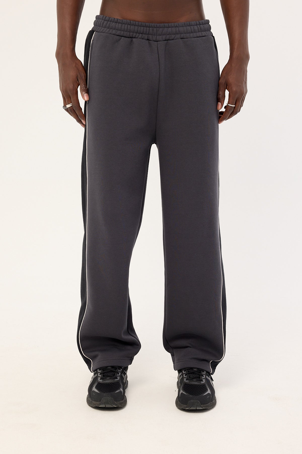 Common Need Gallery Panel Sweatpant Washed Black