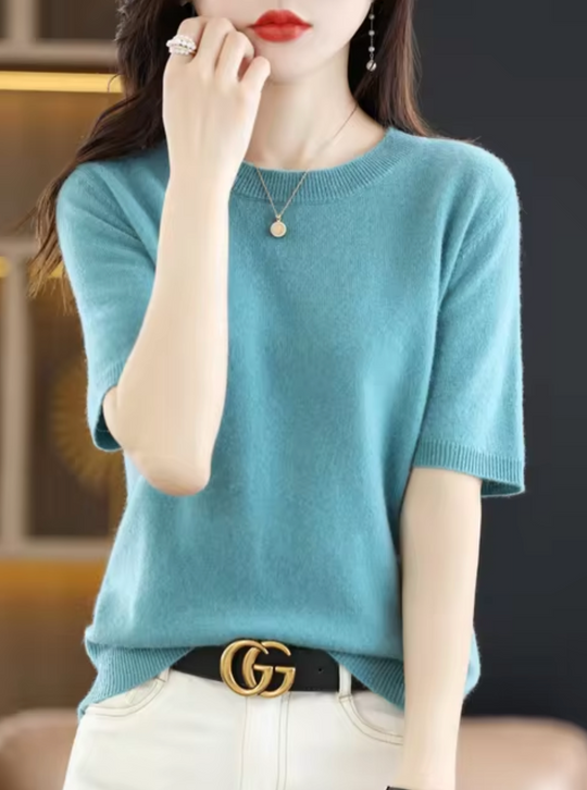 Short-sleeved knit top with round neckline