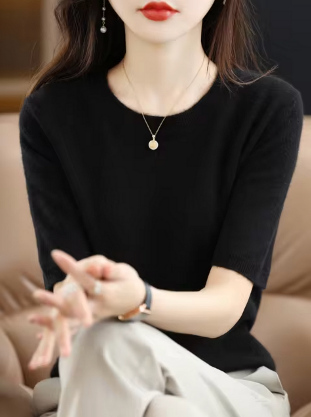 Short-sleeved knit top with round neckline