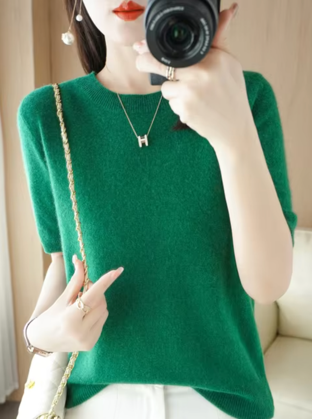 Short-sleeved knit top with round neckline