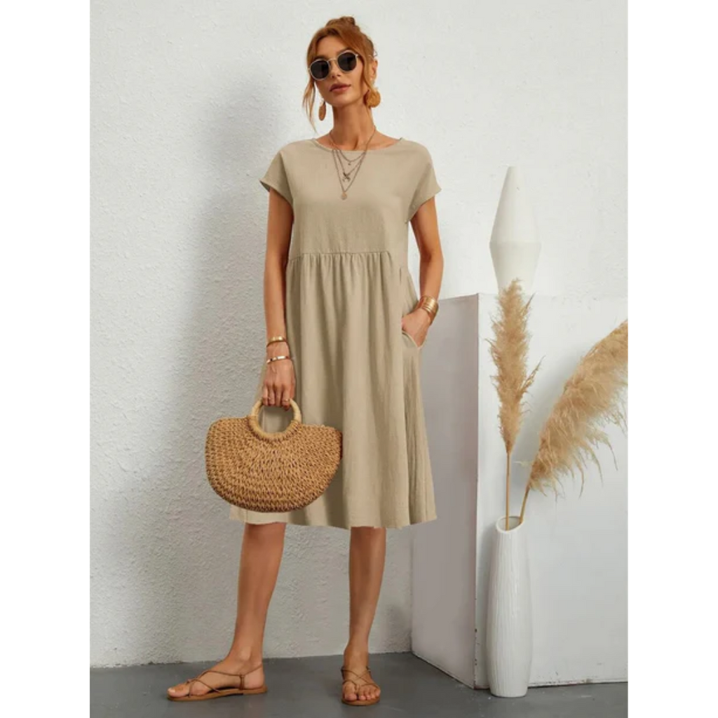 Knee-length women's dress with round neck and short sleeves