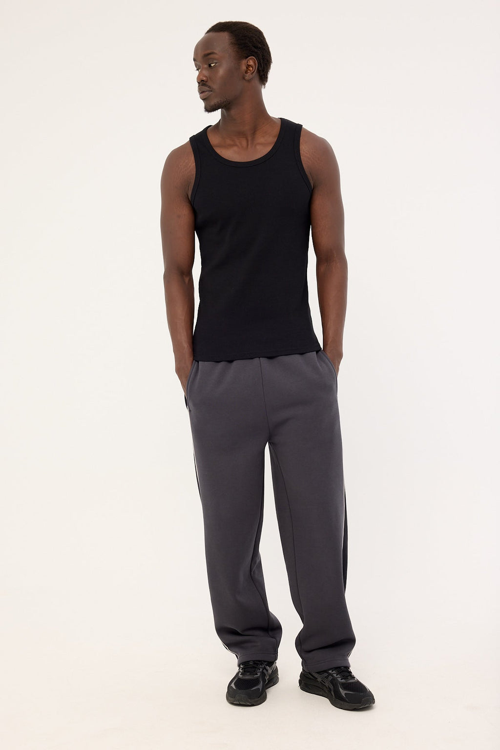 Common Need Gallery Panel Sweatpant Washed Black