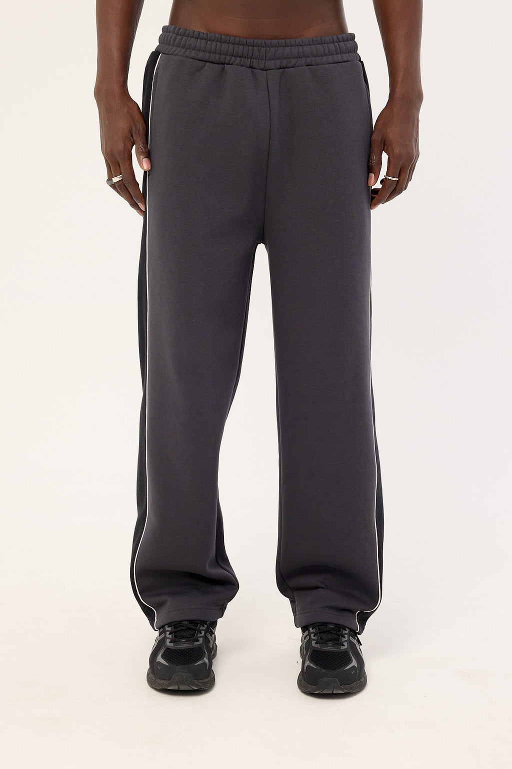 Common Need Gallery Panel Sweatpant Washed Black