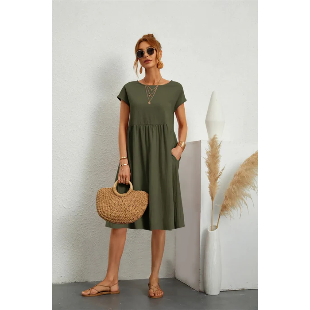 Knee-length women's dress with round neck and short sleeves