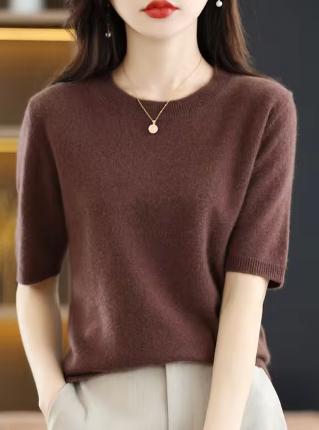Short-sleeved knit top with round neckline