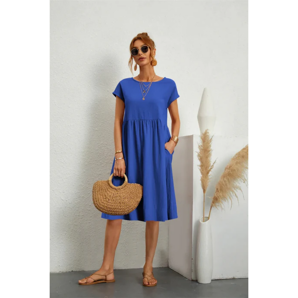 Knee-length women's dress with round neck and short sleeves