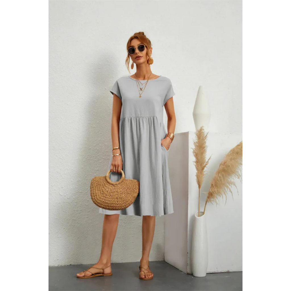 Knee-length women's dress with round neck and short sleeves