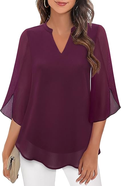 Loose-fitting top with V-neck and half sleeves
