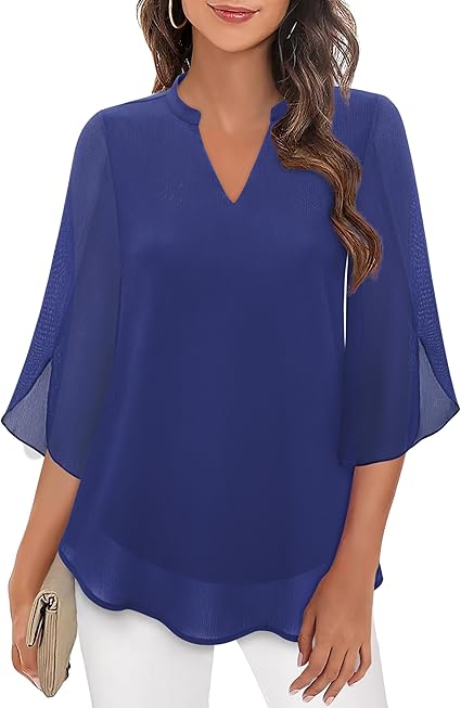 Loose-fitting top with V-neck and half sleeves