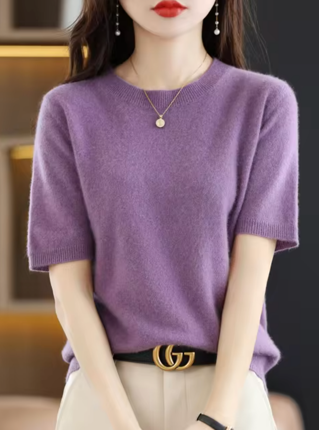 Short-sleeved knit top with round neckline