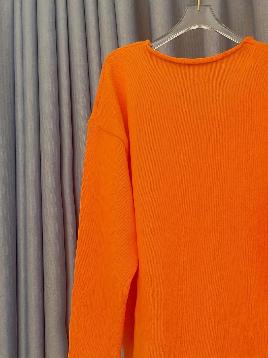 Women’s Long-Sleeve Top with Front Print and Relaxed Fit