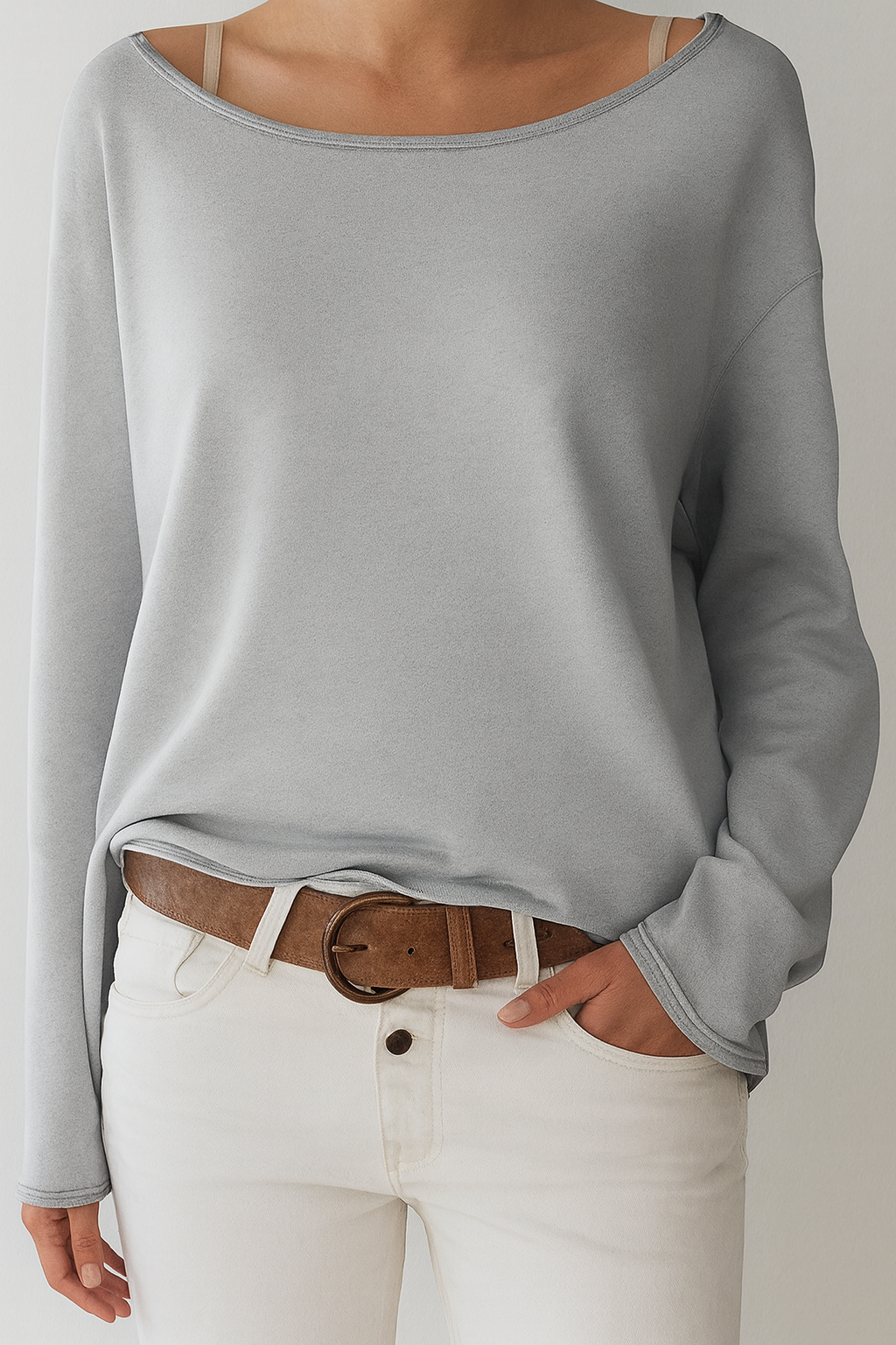 Loose women's sweater with long sleeves