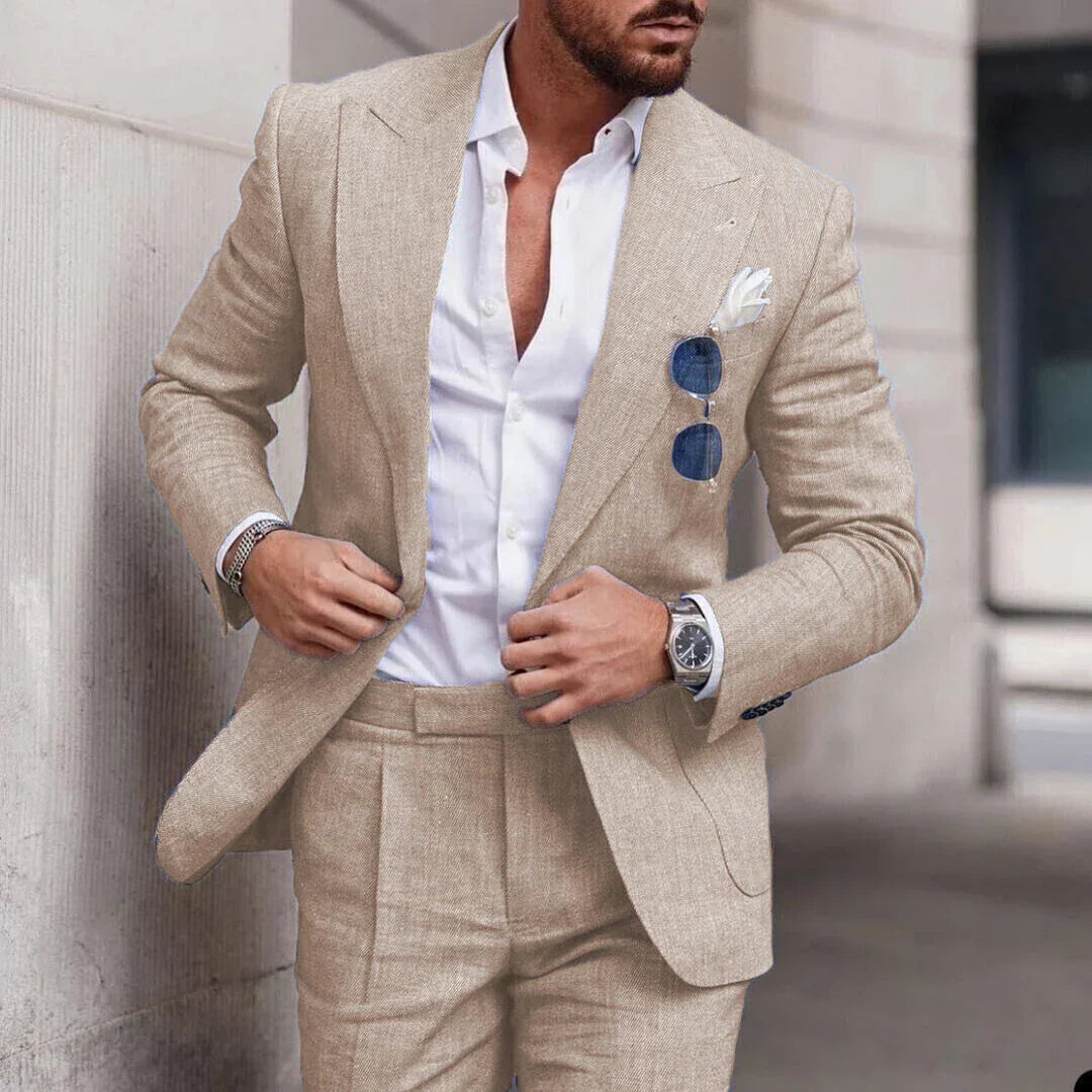 Men's suit with jacket and trousers made of finely structured fabric