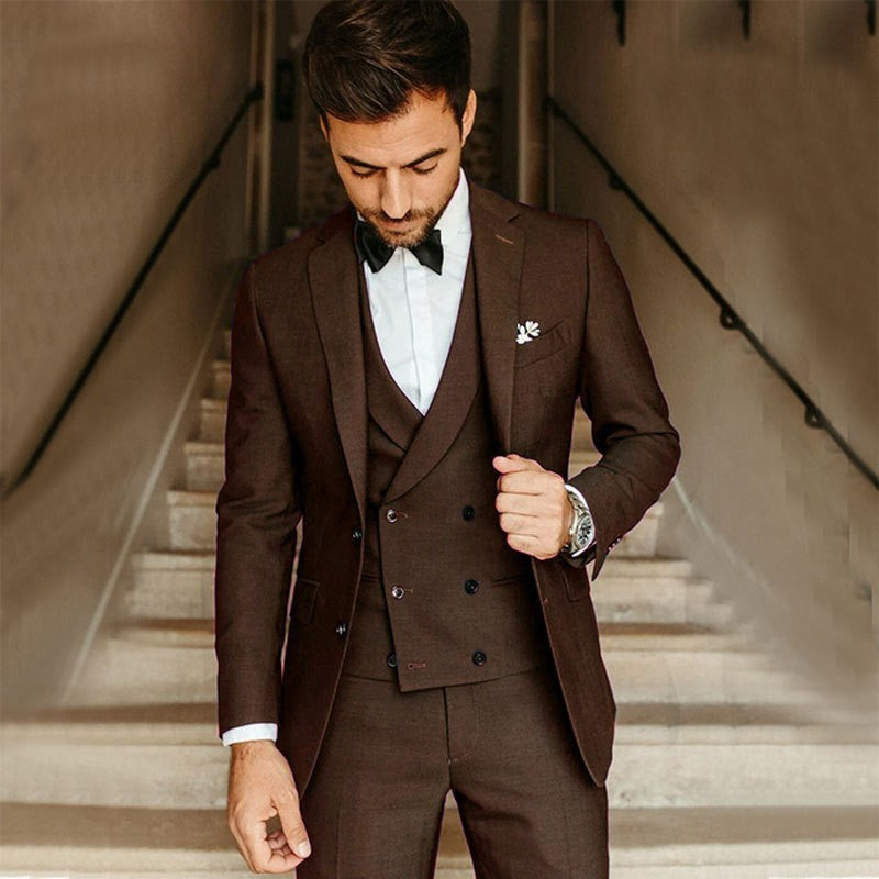 Men's suit with jacket, waistcoat and trousers in classic cut