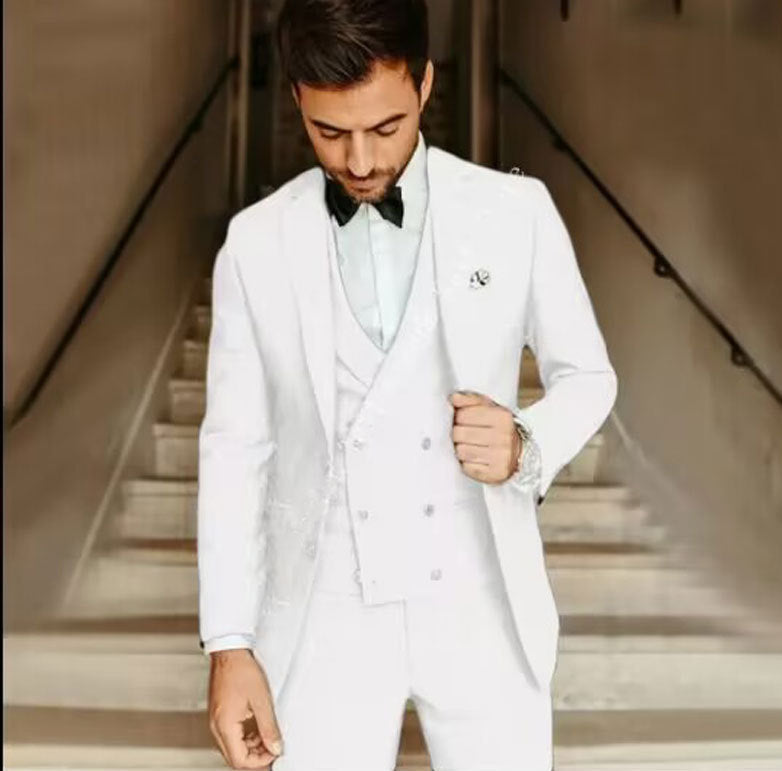 Men's suit with jacket, waistcoat and trousers in classic cut