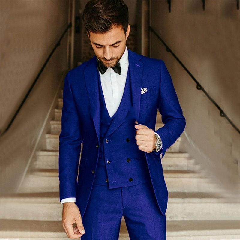 Men's suit with jacket, waistcoat and trousers in classic cut