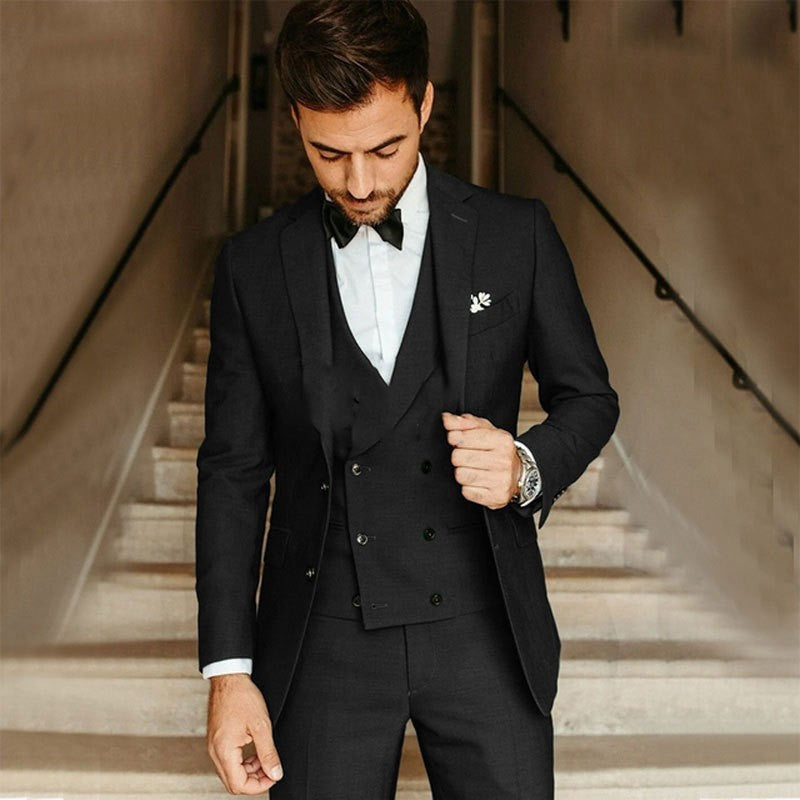 Men's suit with jacket, waistcoat and trousers in classic cut