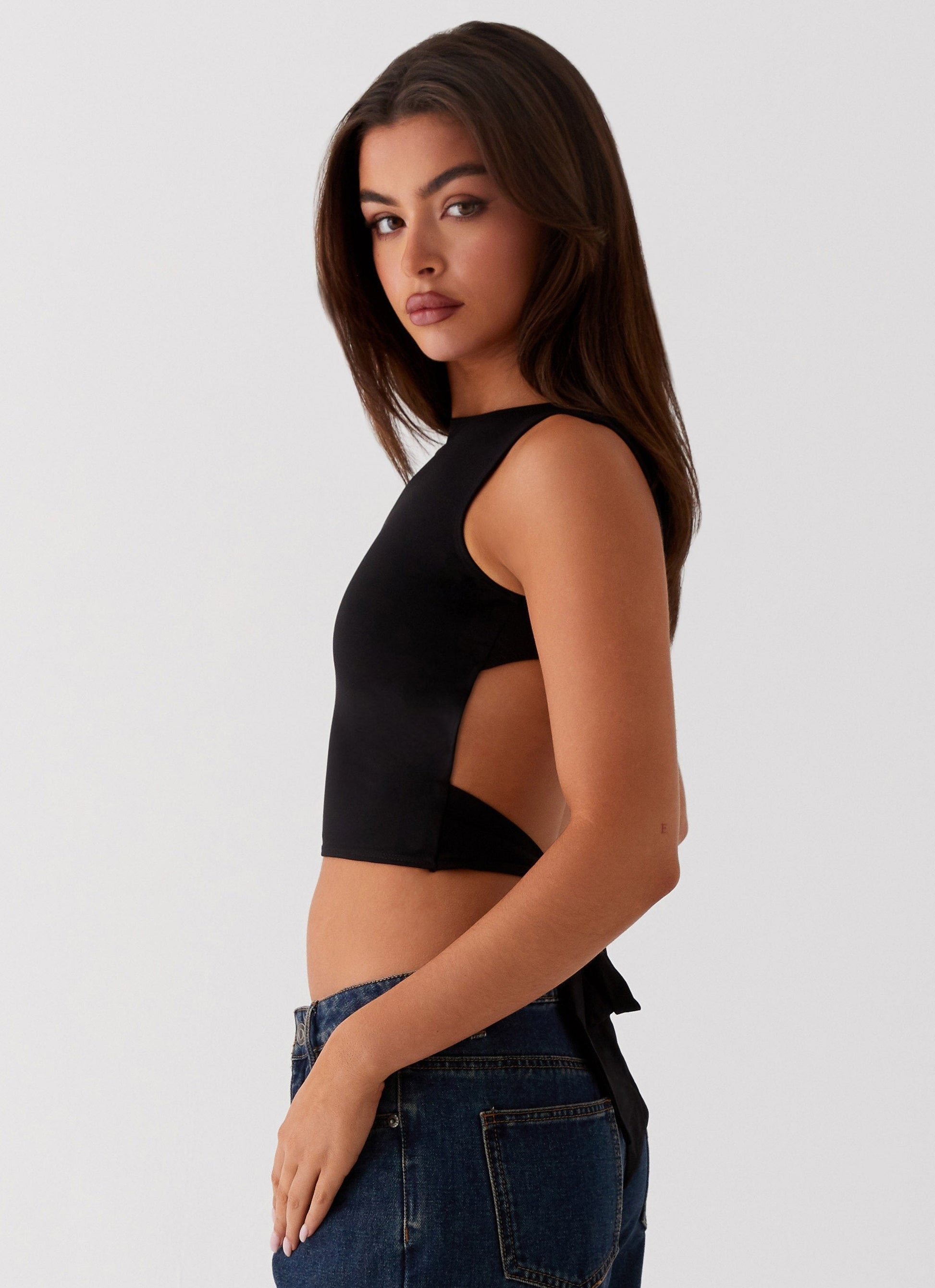 Saskie Crop Top - Black Fiorora