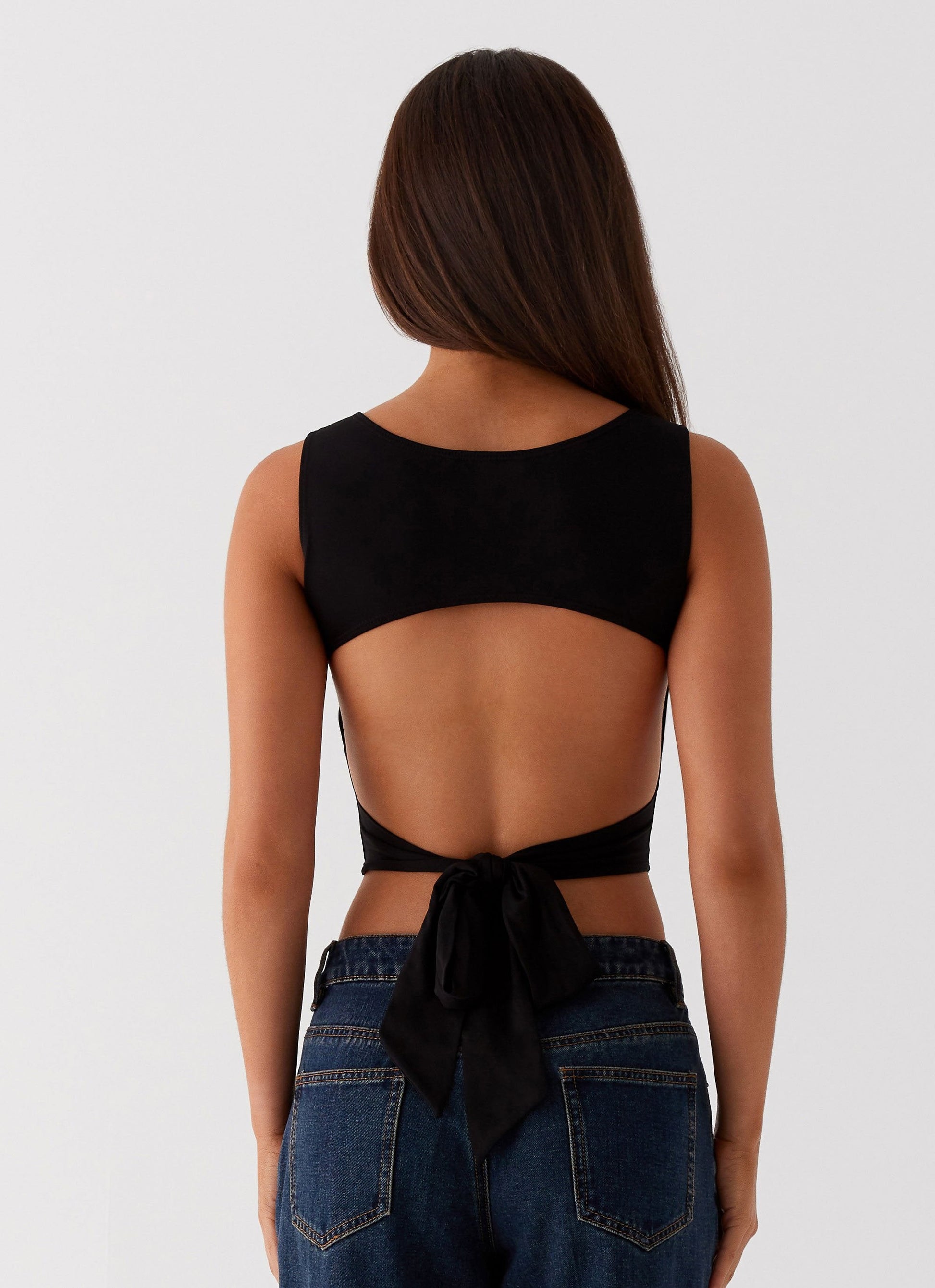 Saskie Crop Top - Black Fiorora