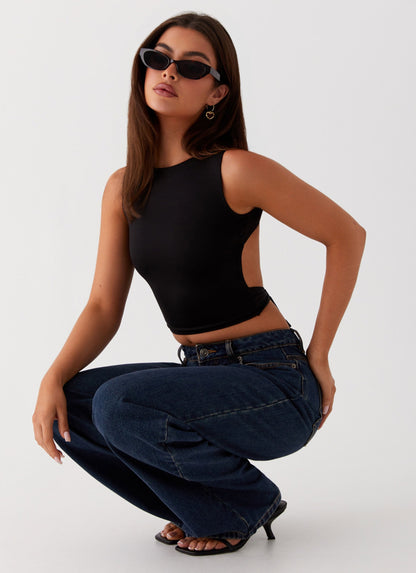 Saskie Crop Top - Black Fiorora