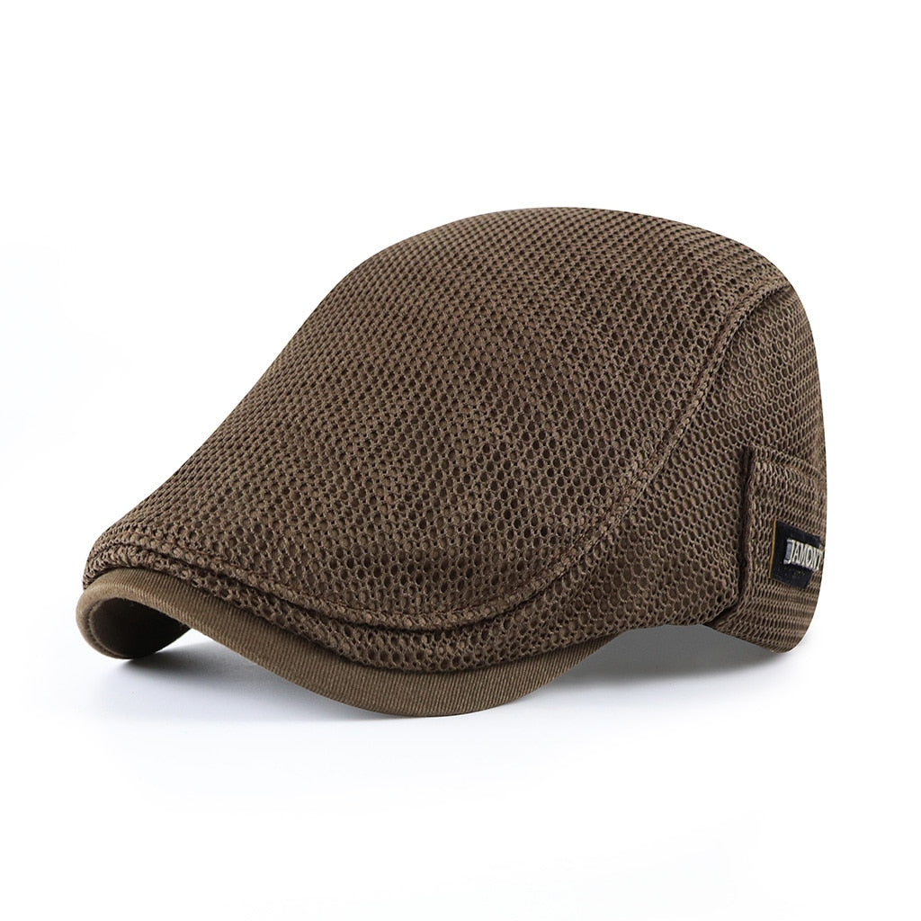 Flat-shaped men's cap made of structured material with a curved peak