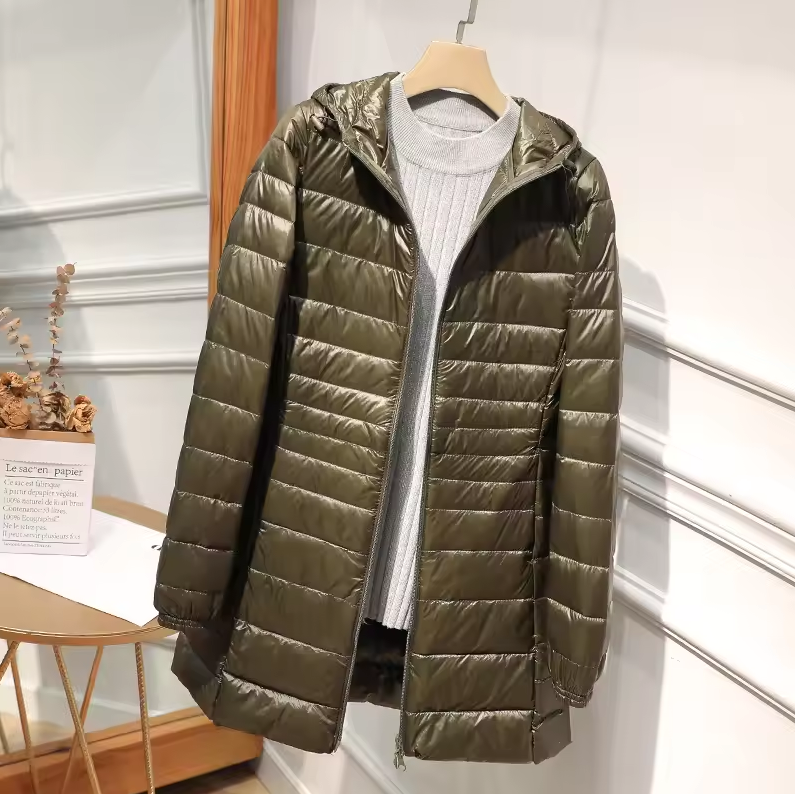 Lightweight quilted jacket with hood and zip closure