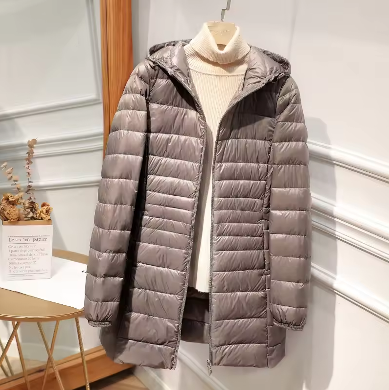 Lightweight quilted jacket with hood and zip closure
