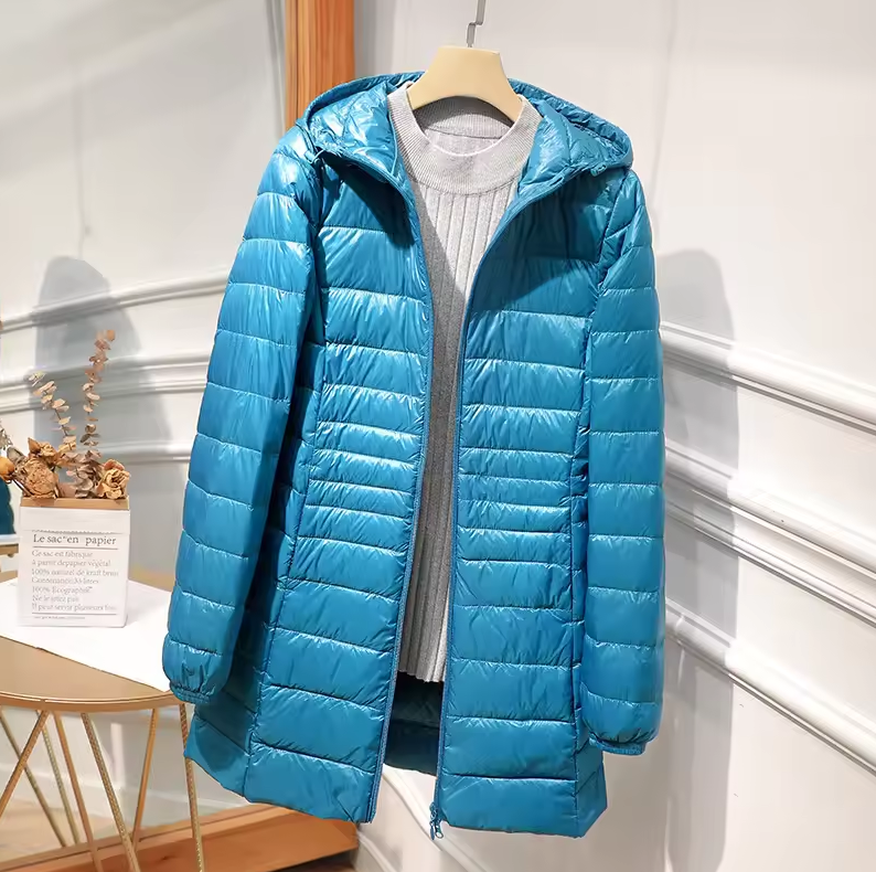 Lightweight quilted jacket with hood and zip closure