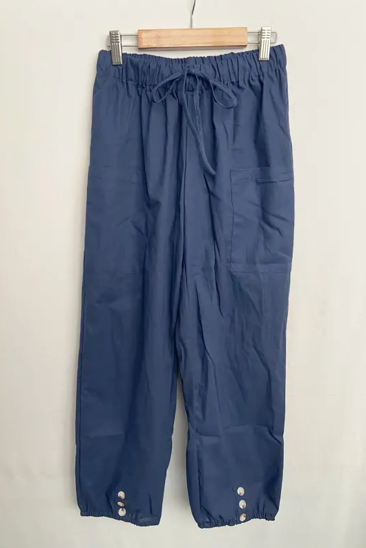 Relaxed fit drawstring trousers with side pockets