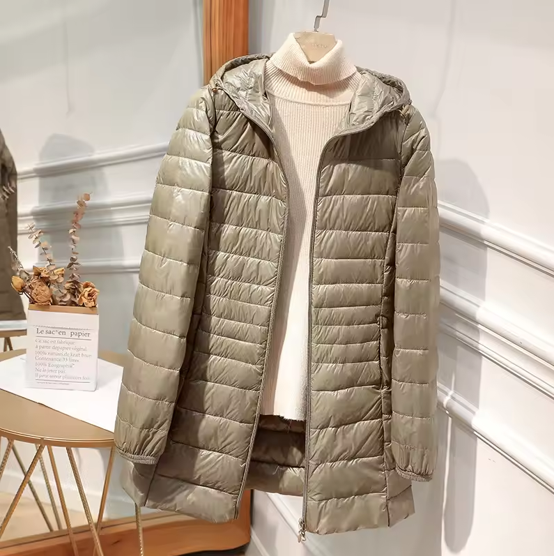 Lightweight quilted jacket with hood and zip closure