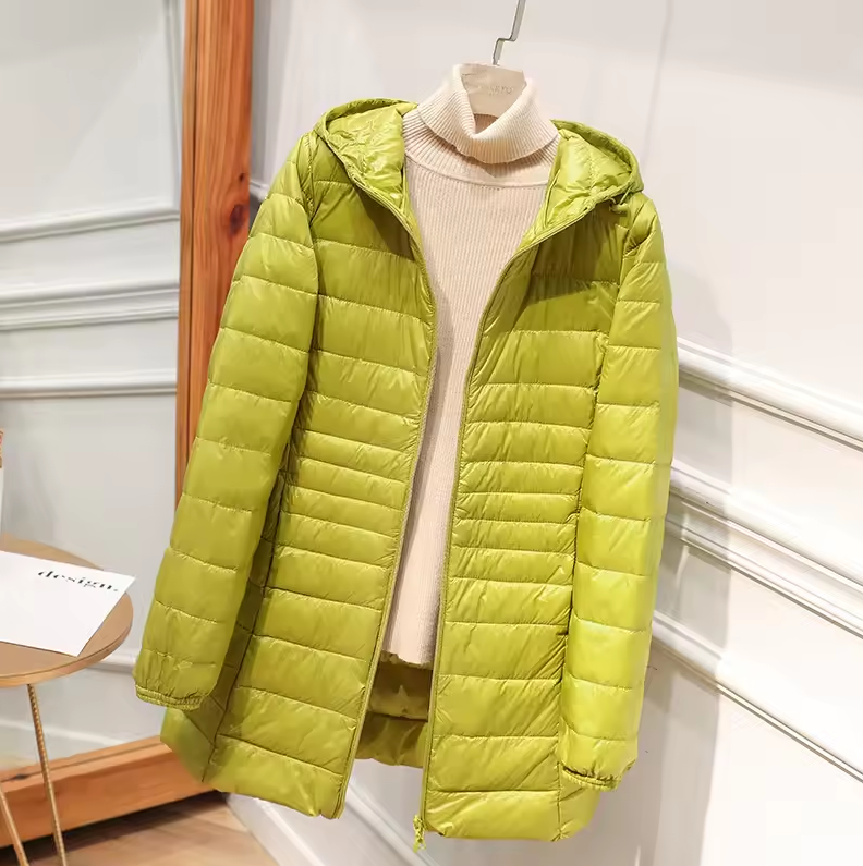 Lightweight quilted jacket with hood and zip closure