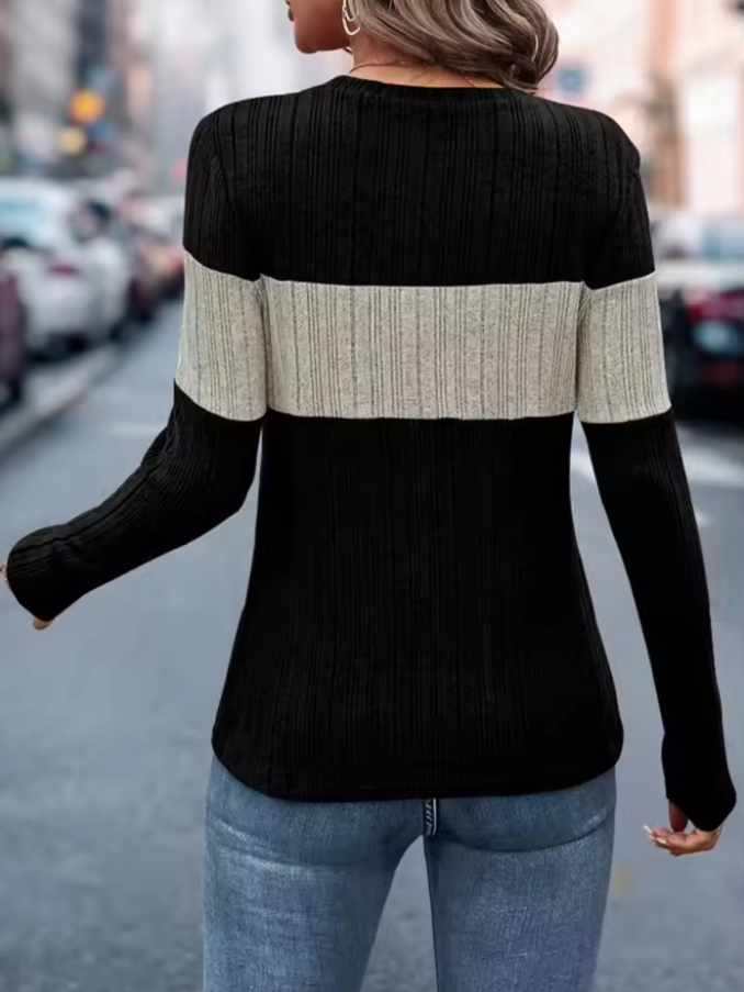 Knitted sweater with round neckline and contrast stripe
