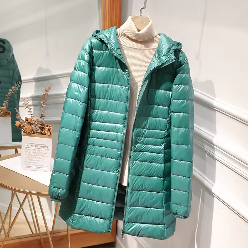 Lightweight quilted jacket with hood and zip closure