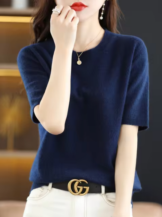 Short-sleeved knit top with round neckline