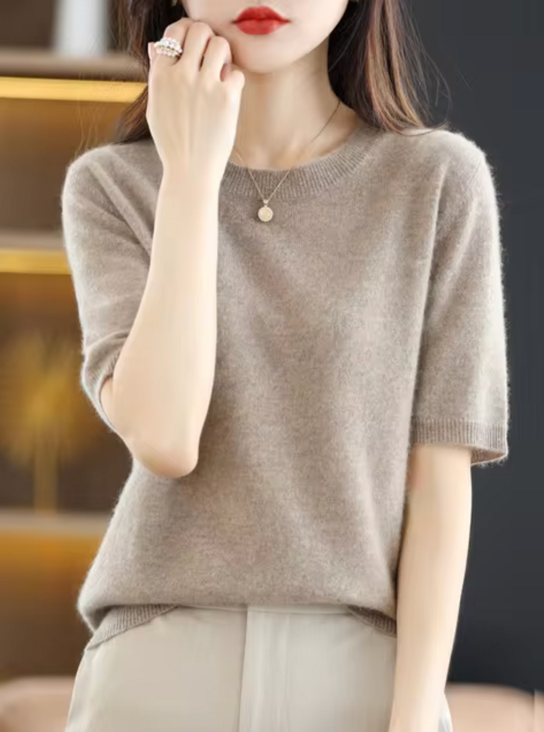 Short-sleeved knit top with round neckline