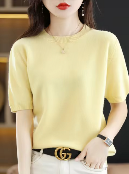 Short-sleeved knit top with round neckline