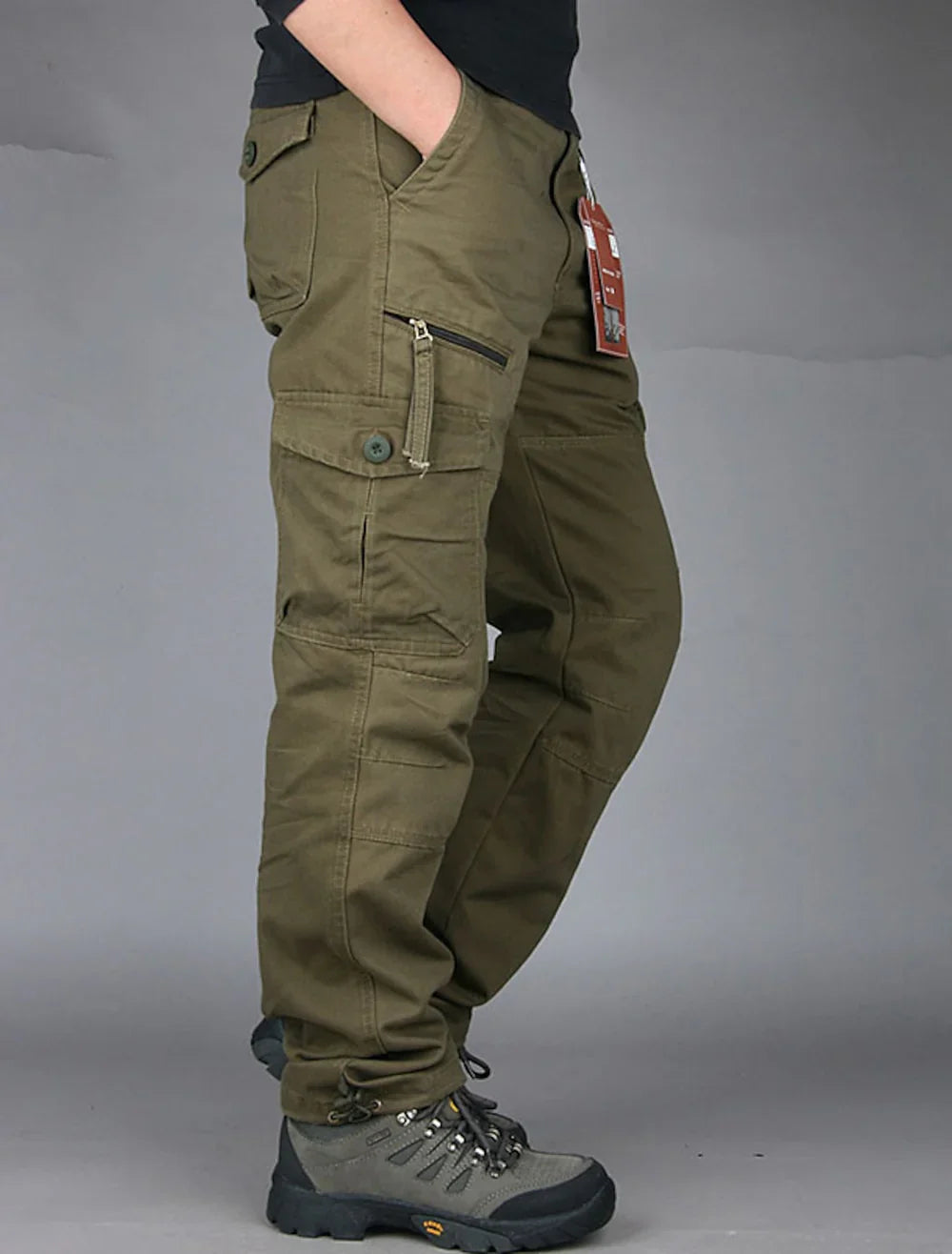 Men's trousers with patch pockets and straight cut