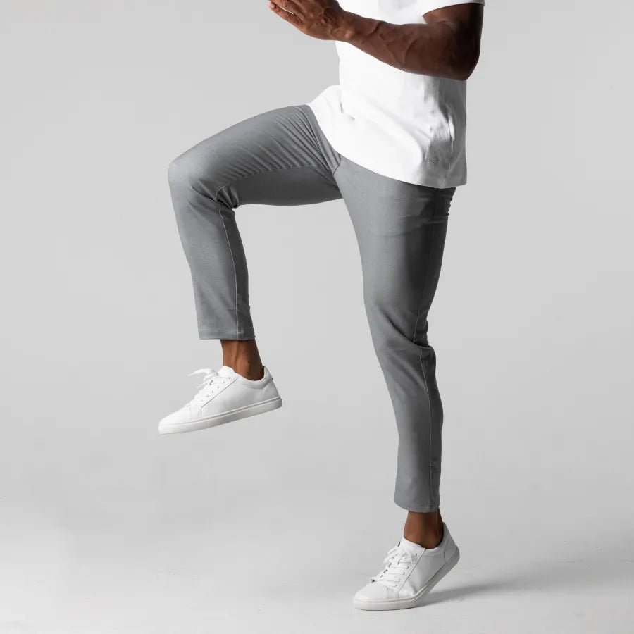 Men's chino trousers with a tapered fit and piped back pockets