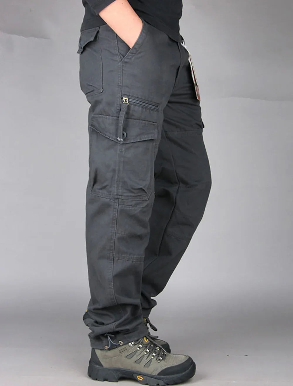 Men's trousers with patch pockets and straight cut