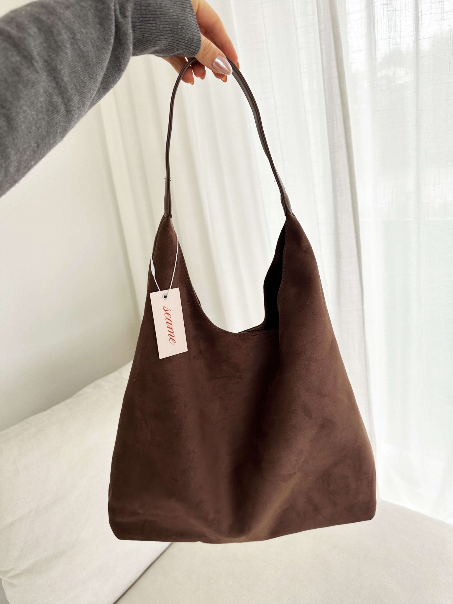 Shoulder bag with single strap and spacious compartment