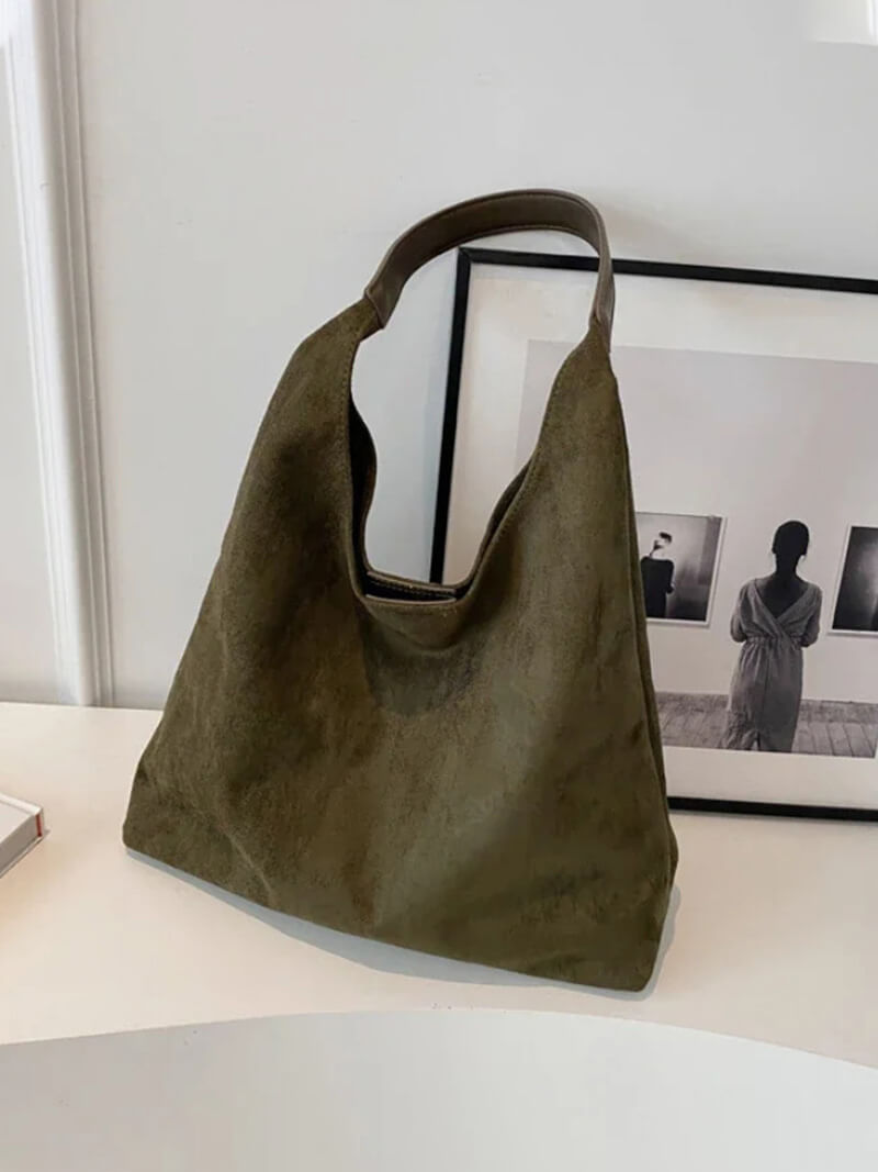Shoulder bag with single strap and spacious compartment