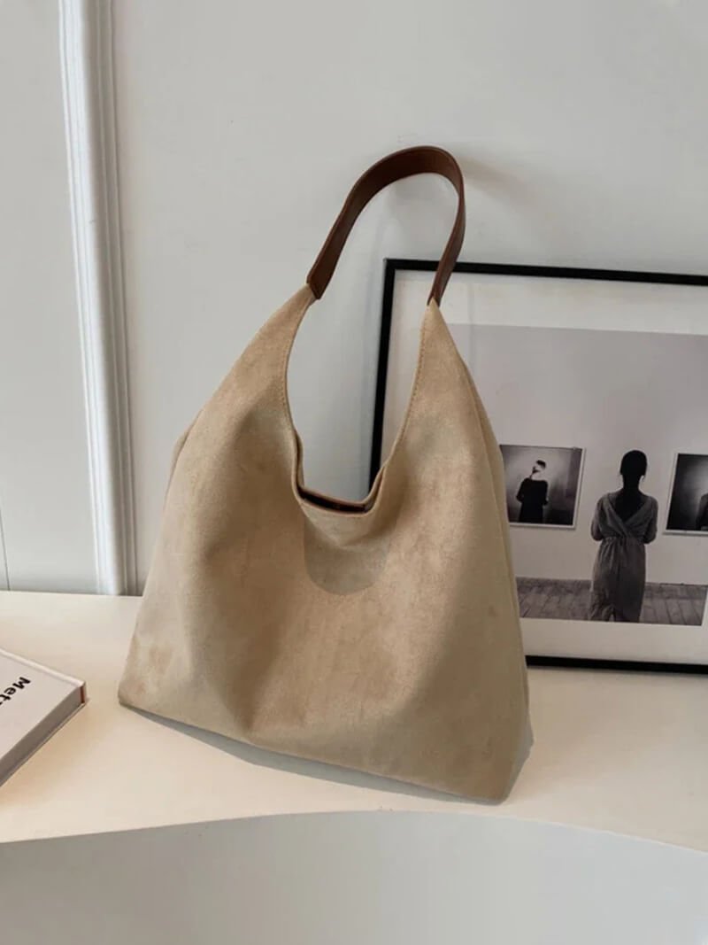 Shoulder bag with single strap and spacious compartment