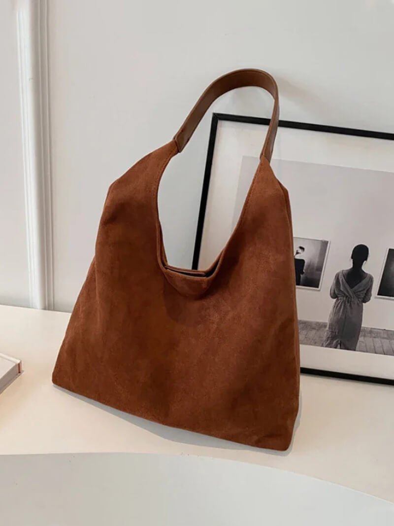 Shoulder bag with single strap and spacious compartment