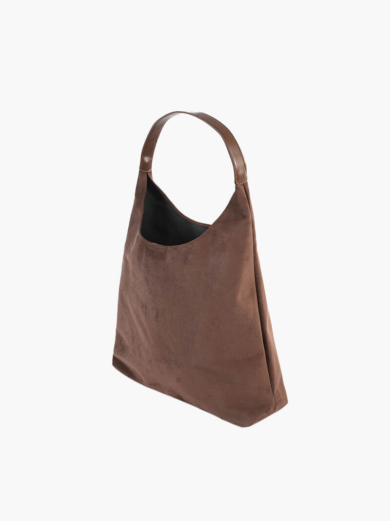 Shoulder bag with single strap and spacious compartment