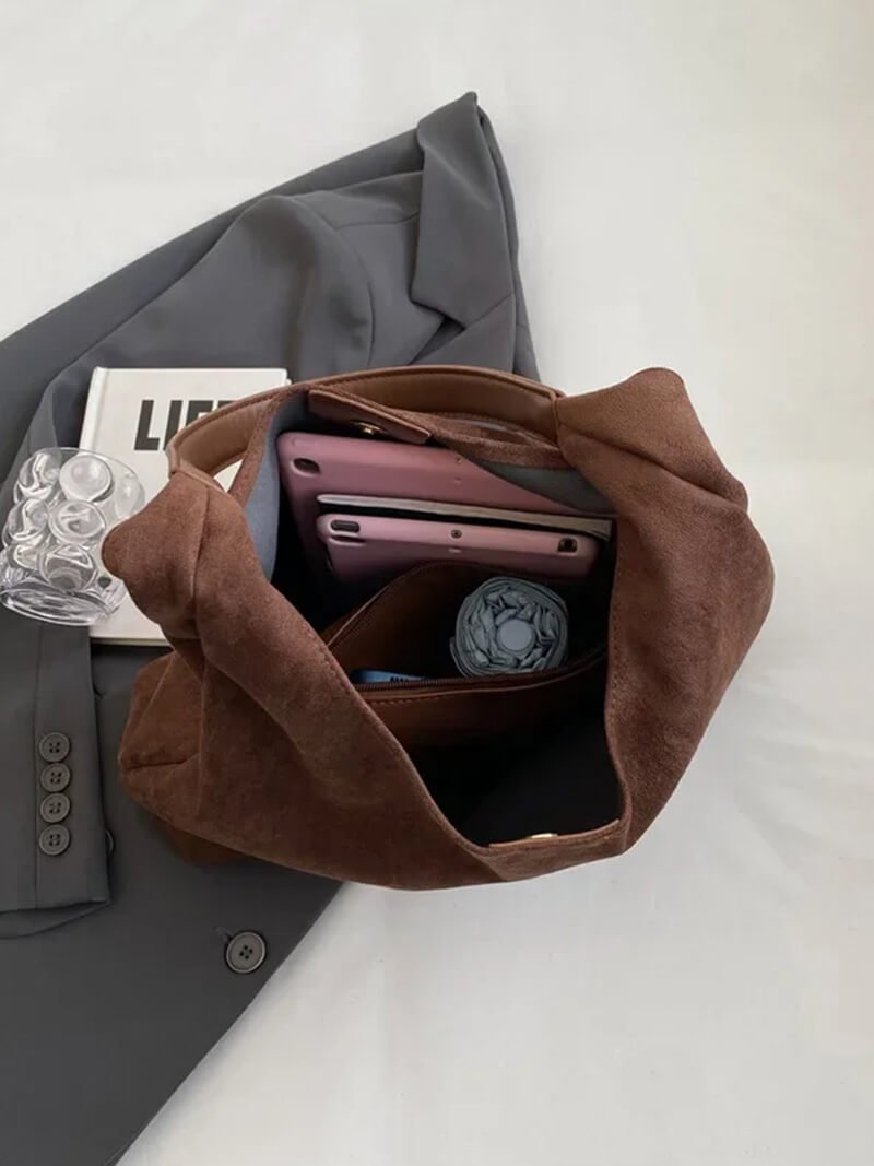 Shoulder bag with single strap and spacious compartment