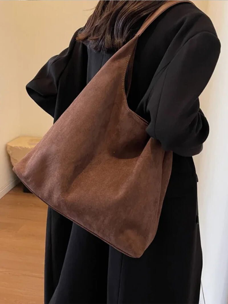 Shoulder bag with single strap and spacious compartment