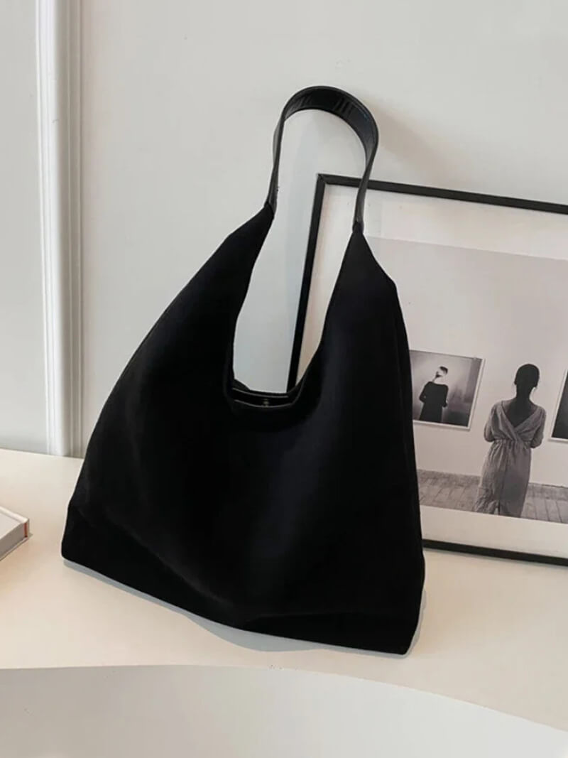 Shoulder bag with single strap and spacious compartment